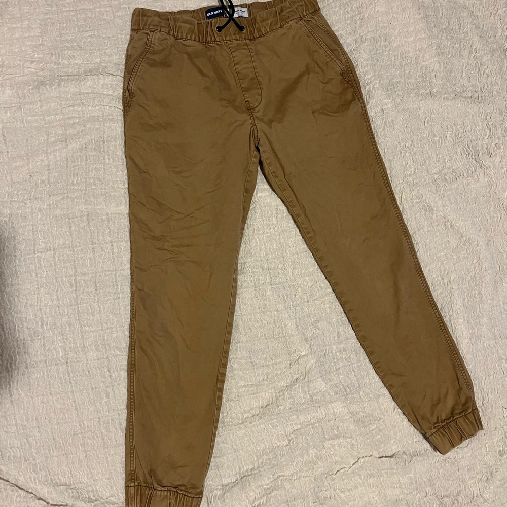 Old navy men’s cargo small. Used. Perfect for school uniform. Comfy.